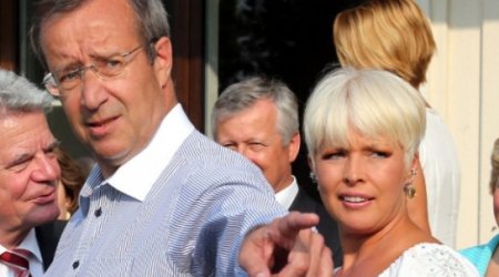 Başqası ilə görüşən Estoniyanın birinci xanımı ərinə müraciət etdi - FOTO