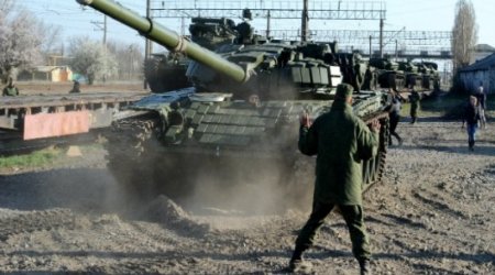 Ukraine crisis: T-72 tank shoots hole in Russian denial