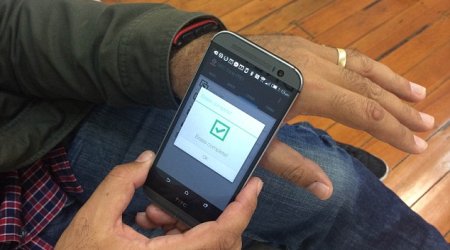 Microchip inserted into his hand so that he can do more with the iPhone 6 - PHOTO+VIDEO