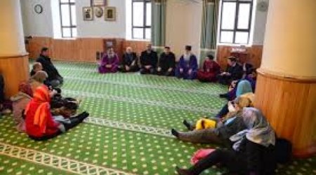 Georgian Muslims protest desecration of future madrasah