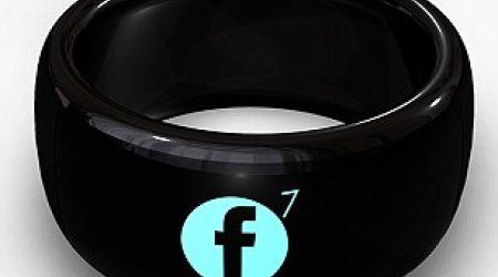 Jewellery vibrates to alert you to incoming calls, tweets and texts - PHOTO