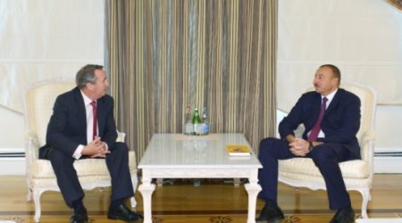 Aliyev receives UK ex-secretary of state for defence Fox