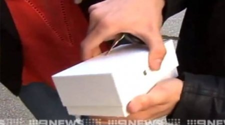 First man to buy an iPhone 6 immediately drops it on the floor, live on telly - VIDEO