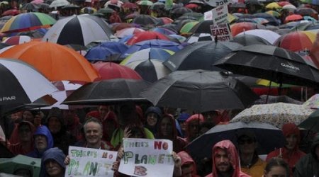 Dünya iqlim dəyişikliyi probleminə görə ayağa qalxdı - VİDEO