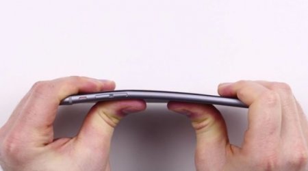 New iPhone 6 owners complain it BENDS after a few days in your pocket - VIDEO
