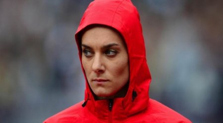 Isinbayeva says she will not compete in 2015