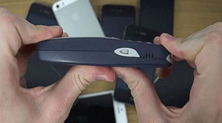 This is what happens when you try to bend a Nokia 3310