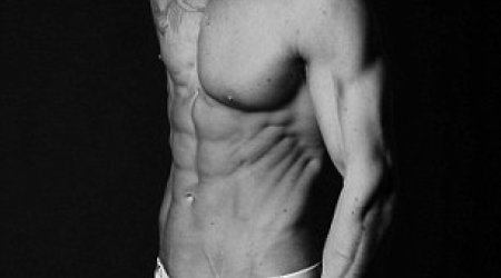 Man shows off incredible new physique in Beckham-style underwear - PHOTO