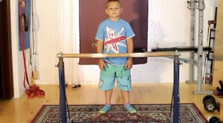 Is this the world's strongest nine-year-old - PHOTO+VIDEO