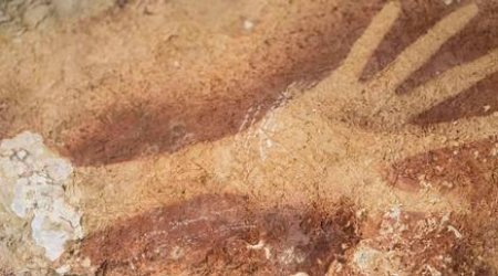 40,000-year-old cave paintings include 'oldest hand stencil known to science' - PHOTO