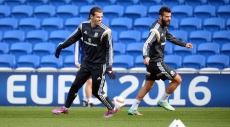 Gareth Bale set to play through the pain of back injury for Wales