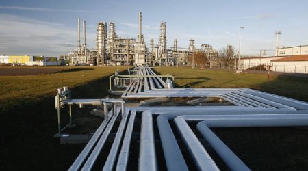 Казахстан прорабатывает варианты дополнительного экспорта нефти через Азербайджан
