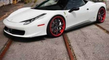Futbolçunun “Ferrari”sini oğurladılar