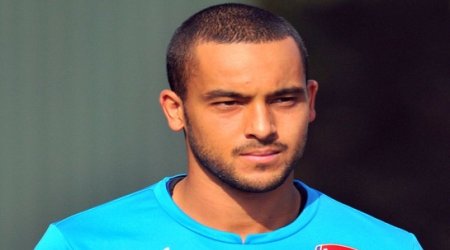 Walcott: Arsenal forward resumes full training after nine months