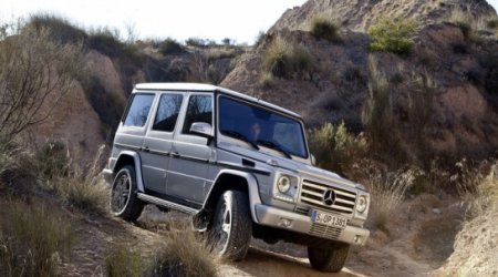 Mercedes G-Class Woos Kardashians by Staying Stuck in Mud