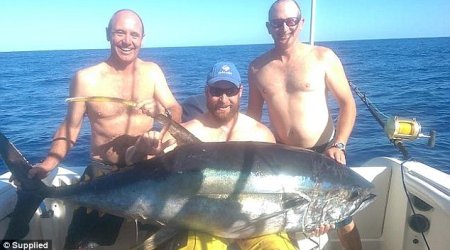 Fisherman reels in a record breaking 85kg yellowfin tuna