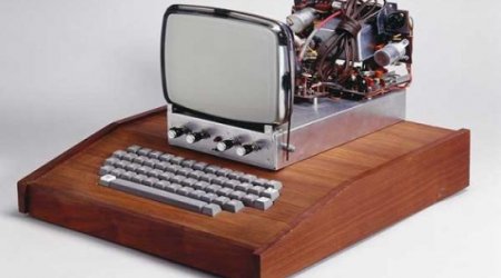 "Apple" kompüteri 905 min dollara satılıb