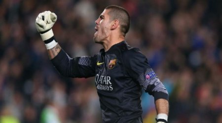 Victor Valdes to train with Manchester United