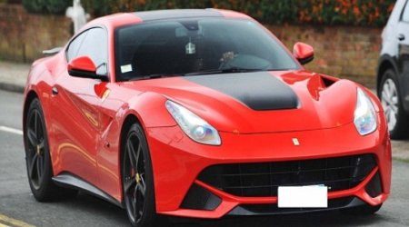 Balotelli 'threatened' woman who photographed his £240,000 red Ferrari