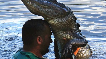 He's got hungry eyes - PHOTO