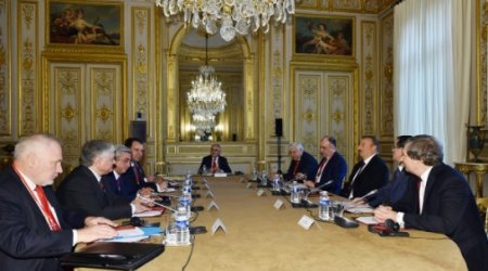 Azerbaijan, Armenian leaders meet in Paris