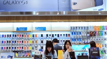 Samsung Electronics profit falls to lowest in three years