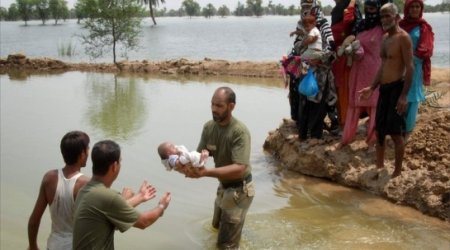 Azerbaijan provides aid to flood victims