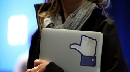 Facebook sets up 'dark web' link to access network via Tor