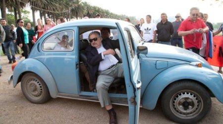 Ərəb şeyxi prezidentin şəxsi avtomobilinə müştəri çıxdı - FOTO