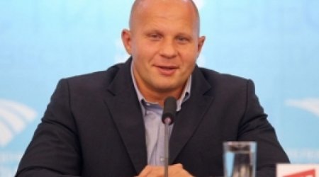 Canlı əfsanə Bakıya gəlir