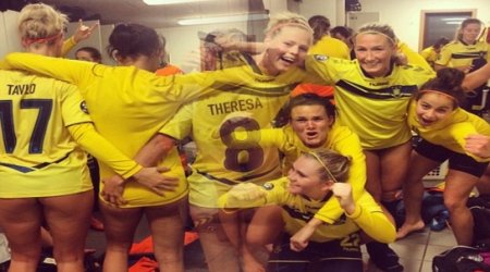 Team photo celebrating 3-2 win over title rivals Fortuna Hjorring