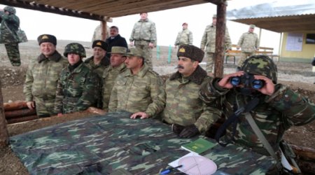 Zakir Həsənov cəbhədə döyüş hazırlığını yoxlayır