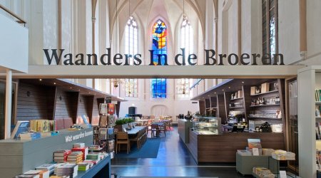 15th Century cathedral is transformed into a book shop - PHOTO