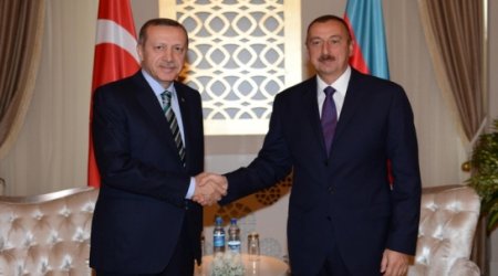 Azerbaijan reduces work permit fee for Turkish citizens