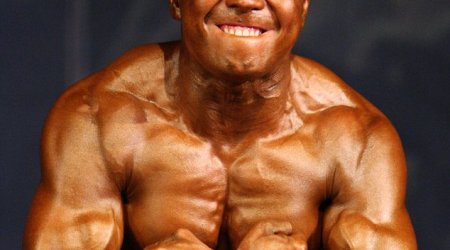 Bodybuilders go to extreme lengths to coat every inch of their bodies - PHOTO