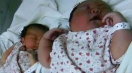 Woman gives birth to massive 13lbs 10oz baby - VIDEO