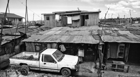 Photographer captures life inside the world's largest slum - PHOTO