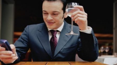 New Invisible Girlfriend app sends texts and lavish gifts to lonely guys