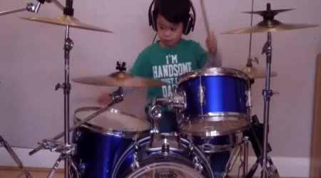 Amazingly talented four-year-old drummer nails Blur Song 2 cover - VIDEO