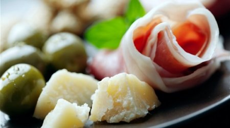 Mediterranean diet, not drugs is key to dementia fight