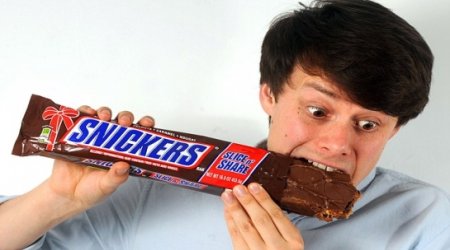 World's biggest Snickers bar is 10 inches long and contains 2,000 calories