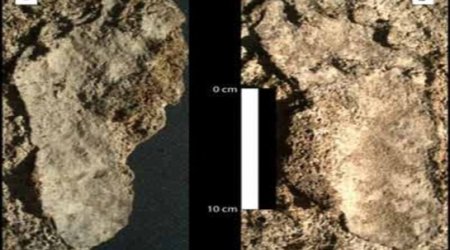 Single pair of 10,500-year-old hunter-gatherer prints found in a desert