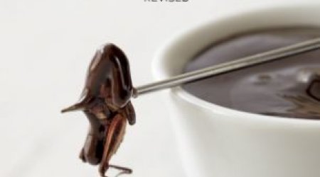 Insect-eating cook creates entire recipe book featuring bugs - PHOTO