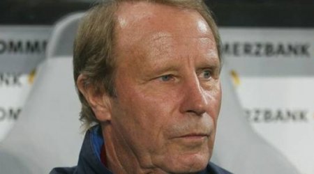 Azerbaijan extends Berti Vogts contract for two years