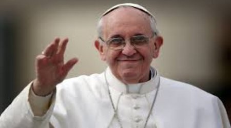 Pope Francis urges aid access to Syria in Christmas speech