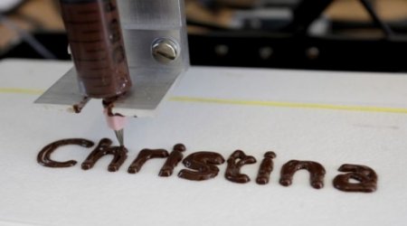 Machine creates an exact replica of your face made from chocolate