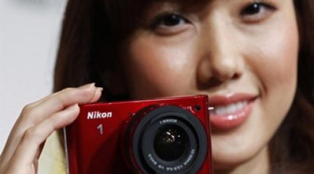 Japan mid-tier camera makers face shakeout as smartphones shatter mirrorless hopes