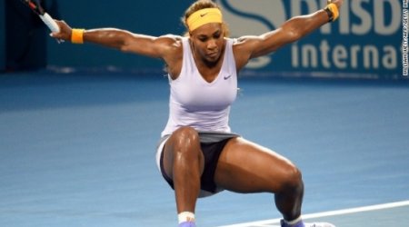 Serena Williams cements status as Australian Open favorite