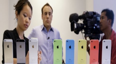 Apple vows to find women and minorities for board of directors