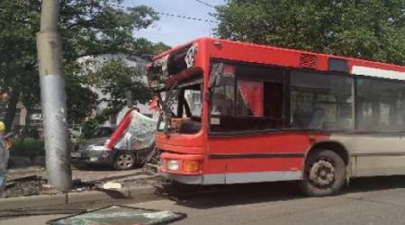 The bus crashed into a pole, there are victims